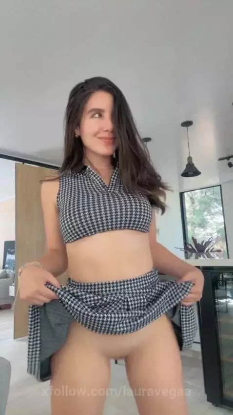 lauravegaa post preview