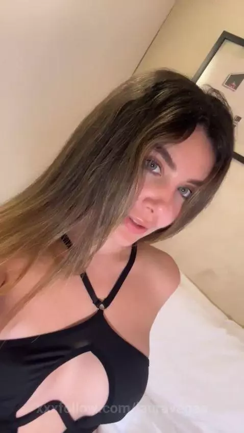 lauravegaa post preview